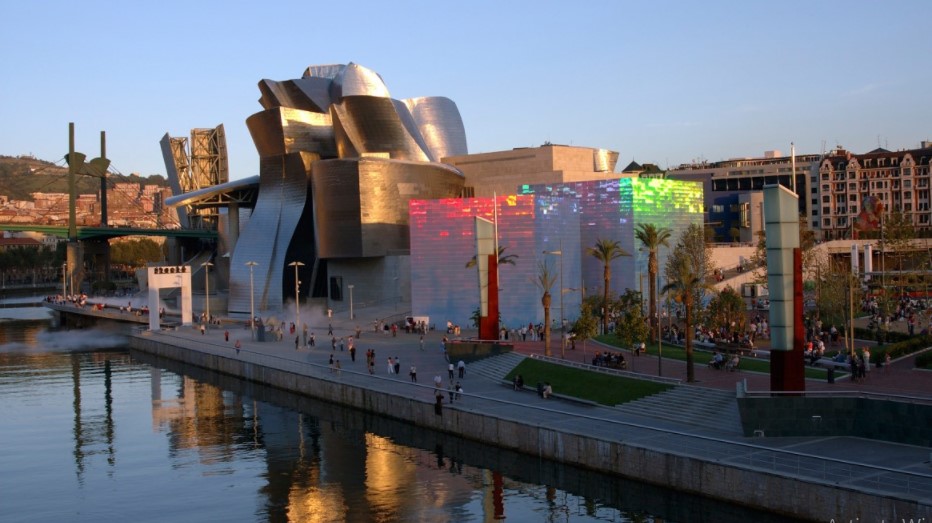 Bảo tàng Guggenheim, sự cổ điển giữa một thành phố công nghiệp