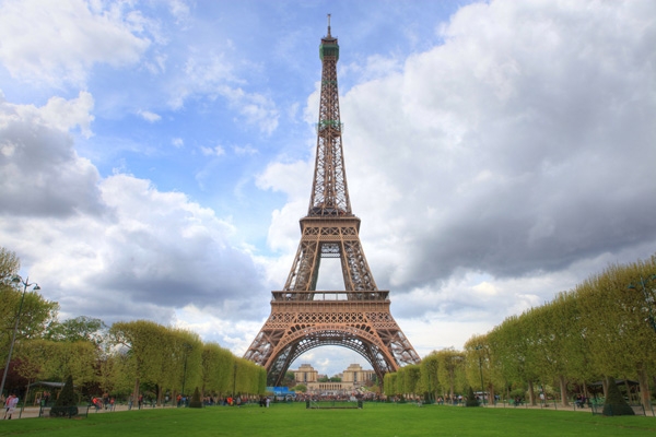 Tháp Eiffel - công trình bằng thép
