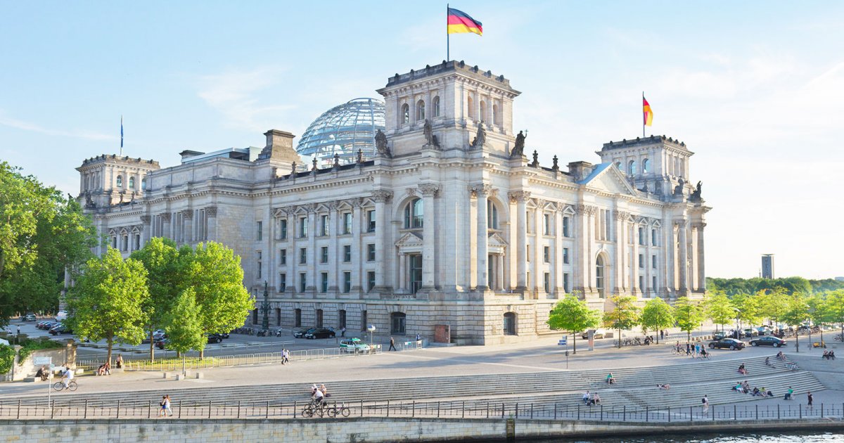 Reichstag - tháp kính sồ sộ, nguy nga